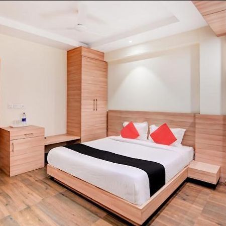Triton Inn Лакхнау Екстер'єр фото
